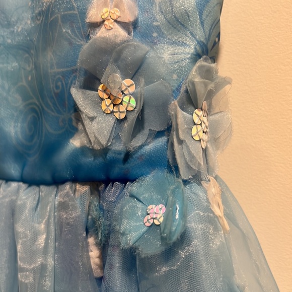 Cinderella dress from Disney store size 5/6 excellent used condition - Picture 5 of 12